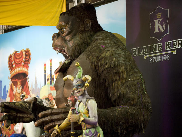 Take pictures with our King and Queen Kongs!