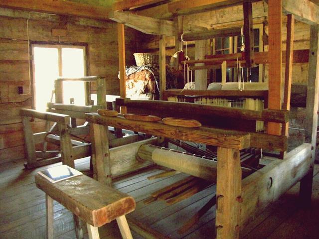 Large Looms in Weaving House