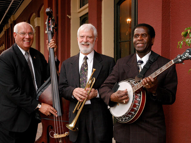 Come enjoy our Sunday Jazz Brunch.