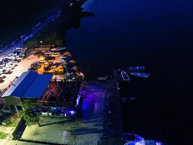 T Rivers Bar & Grill Photo 5