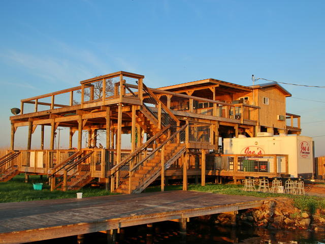 T Rivers Bar & Grill Photo