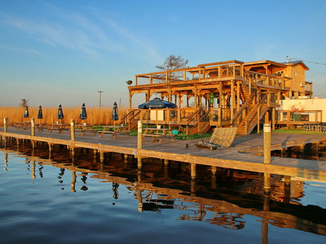 T Rivers Bar & Grill Photo 3